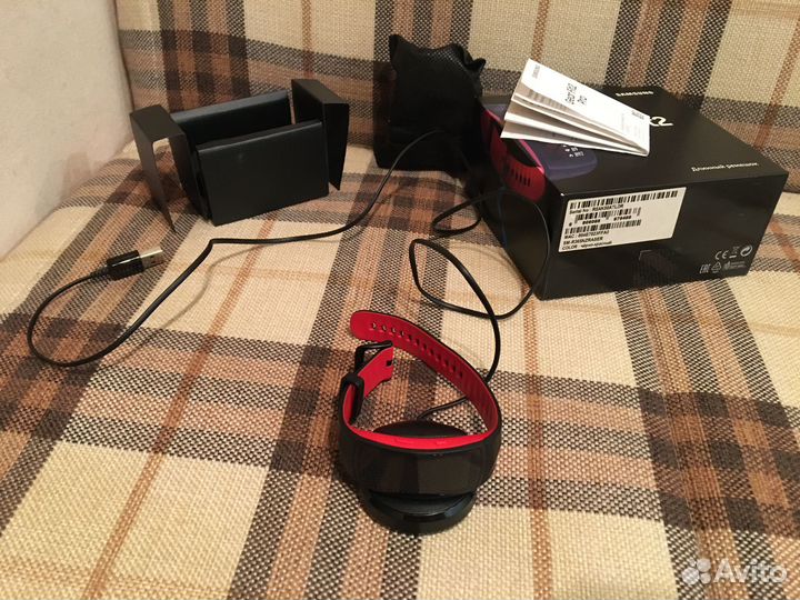 Фитнес-браслет Samsung Galaxy Fit2 Pro