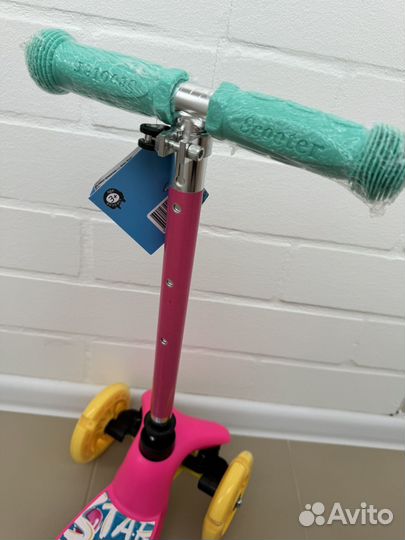 Самокат трехколесный для девочки barbie новый