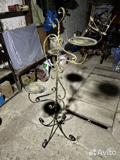 Подставка для цветов кованая