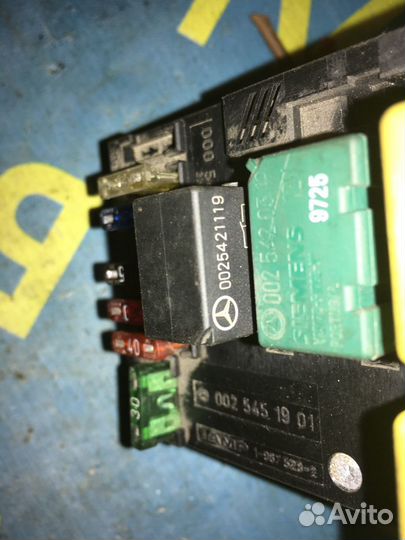 Блок предохранителей с реле Mercedes Benz W210