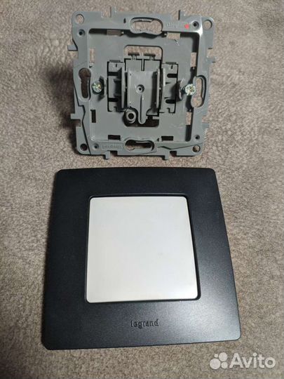 Выключатель встраиваемый Legrand Etikа с рамкой