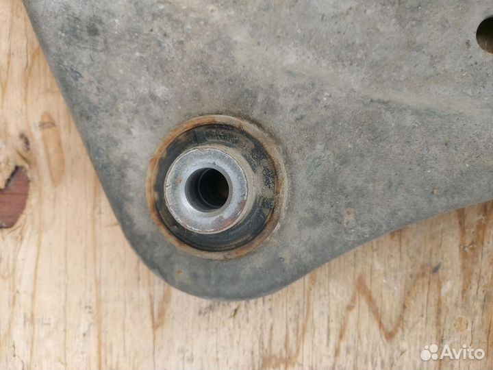 Рычаг передний правый Nissan Leaf AZE0 54500-1KA0B