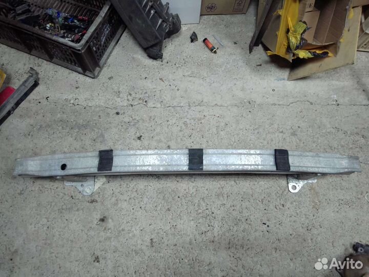 Усилитель переднего бампера Renault megane 2