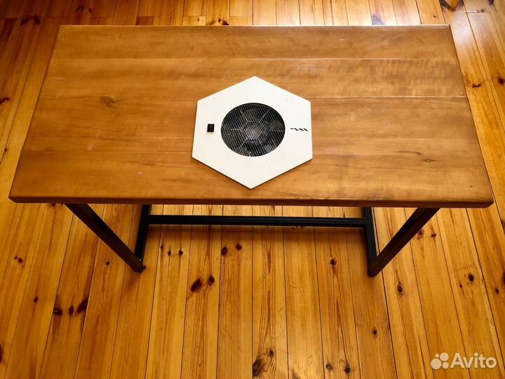 Маникюрный стол со встроенным пылесосом\вытяжкой