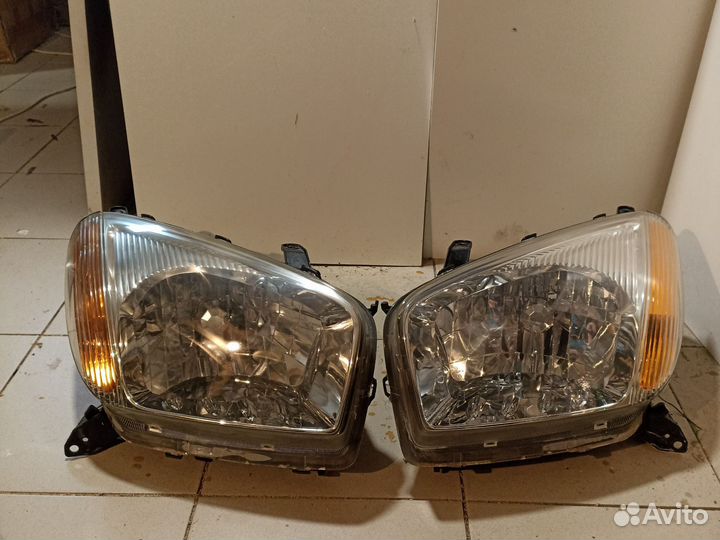 Фара правая и левая toyota rav 4