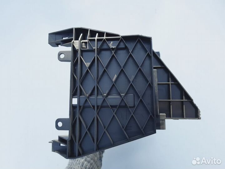 Кронштейн блока реле Skoda Fabia