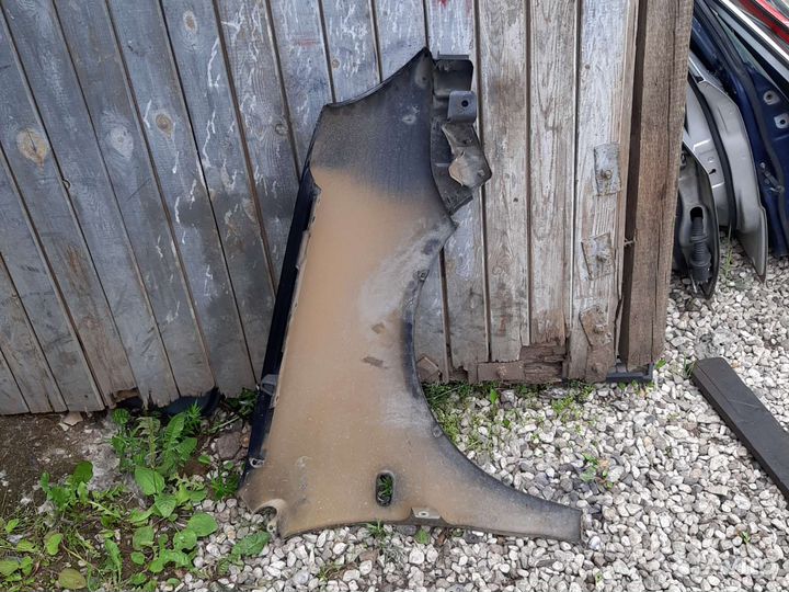 Крыло переднее Фольксваген Поло 4 дорестайлинг