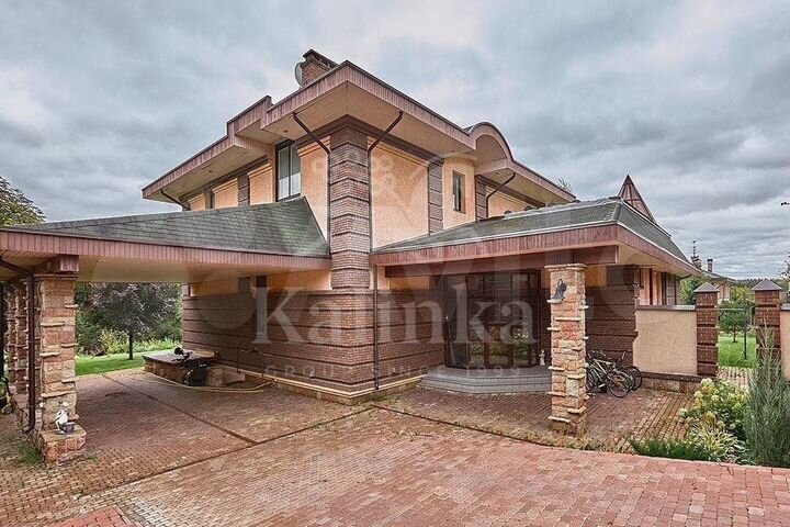 Дом 650 м² на участке 15 сот.