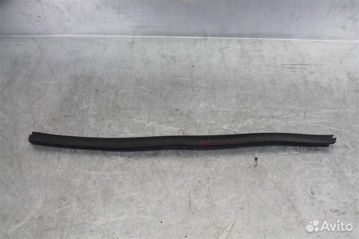 Уплотнитель стекла двери задней правой Nissan Qas