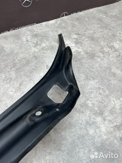 Накладка багажника задняя левая Mercedes-Benz