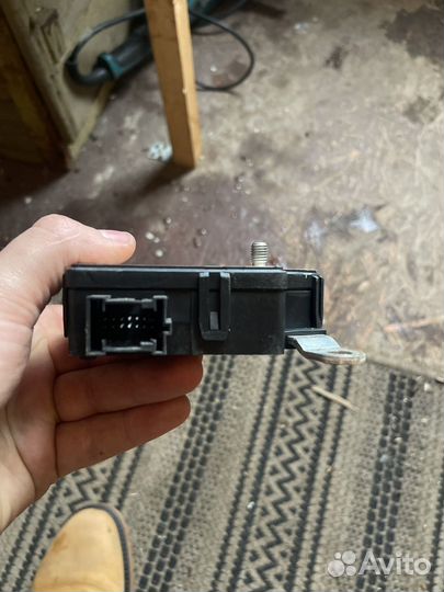 Блок контроля напряжения акб audi a8d3