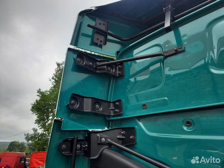 Спойлер кабины верхний левый Renault T