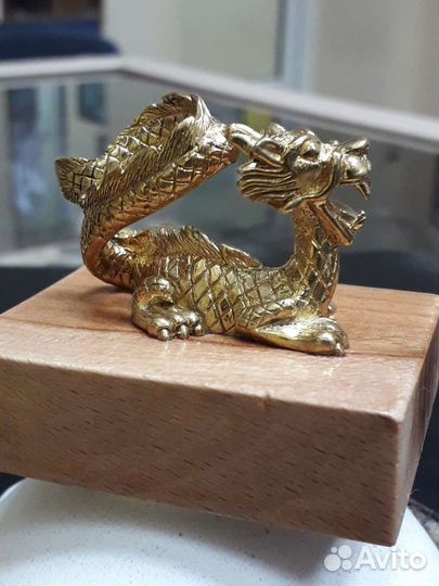 Фигурки, солдатики, статуэтки