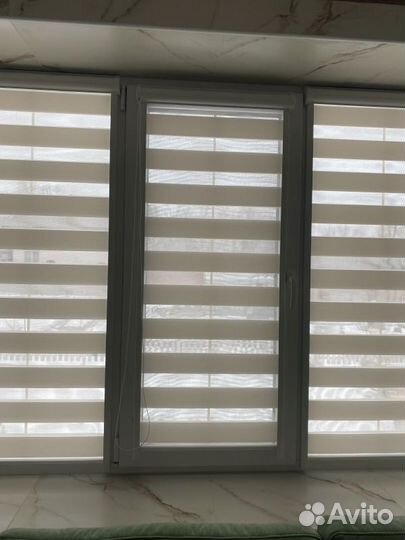 Рулонные шторы в коричневом коробе H9570