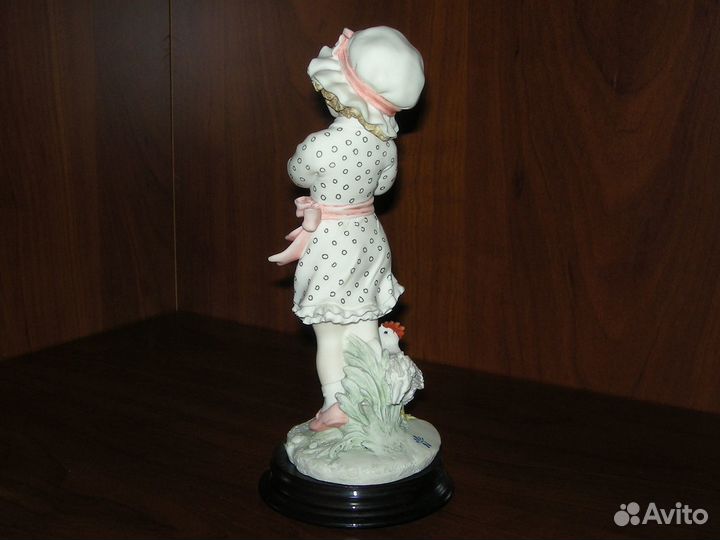 Статуэтка Армани «Девочка с цыпленком» Оригинал