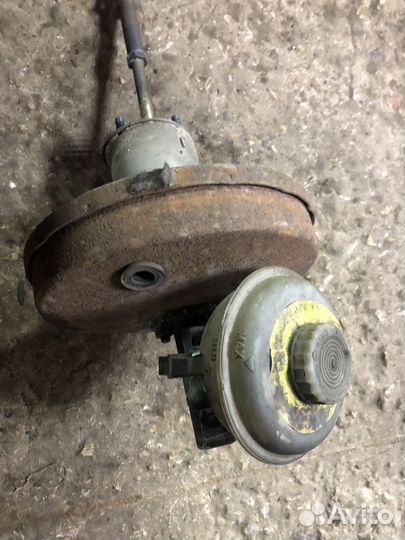 Вакуумный усилитель тормозов Audi 80 B3