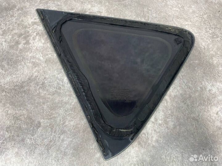 Стекло кузовное заднее правое Mazda 3 BL 2011