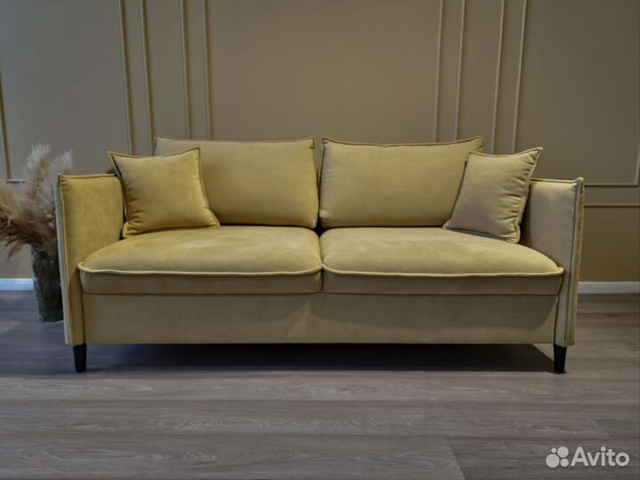 Диван прямой раскладной на ножках