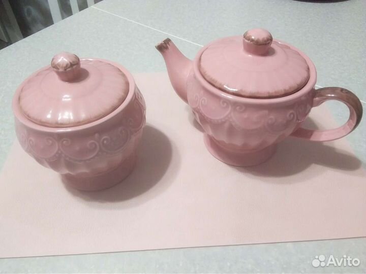 Набор чайник и сахарница