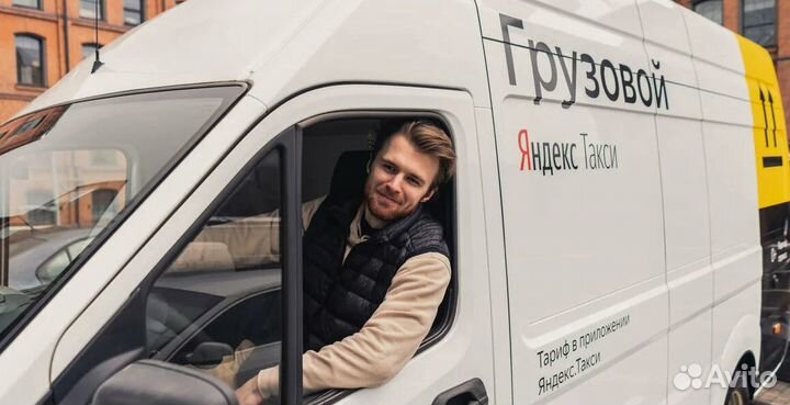 Водитель на личном грузовом авто