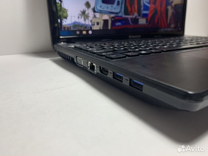 Игровой ноутбук i3/2видеокарты/4gb/ssd