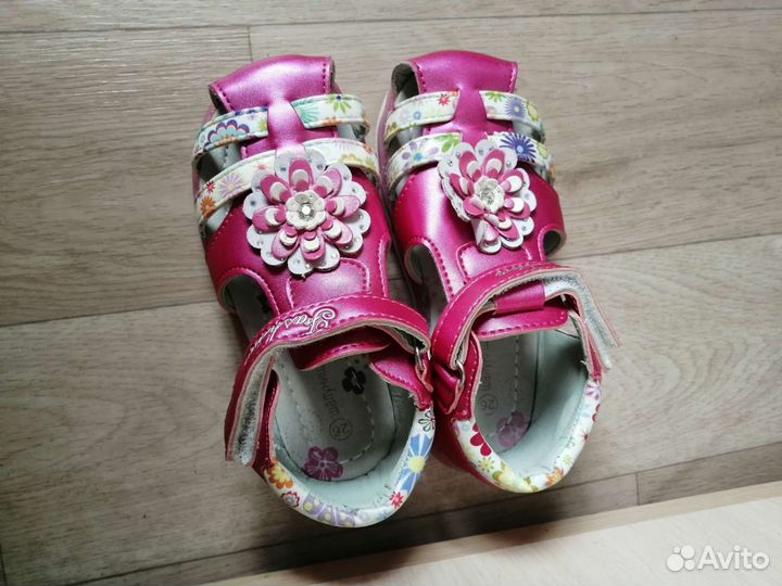Новые сандалии для девочки 25 размер