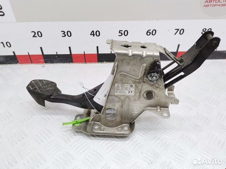 Педаль тормоза Volkswagen Touran 2004