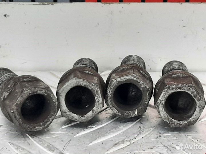 Болт Citroen Xsara рест. 2006 701601139B