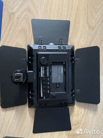 Накамерный свет светодиодный Yongnuo YN-300 II LED