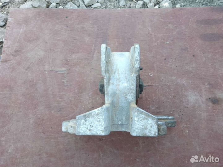 Подушка двигателя левая Mitsubishi Galant 8