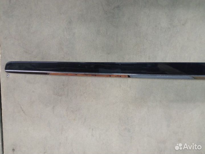 Молдинг двери передний правый Mercedes-Benz