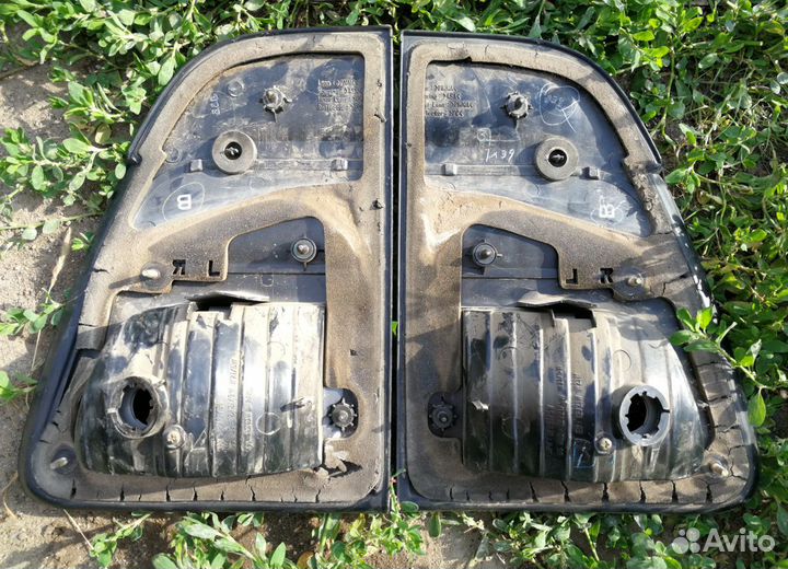 Фонарь задний левый правый Лэнд Крузер 100