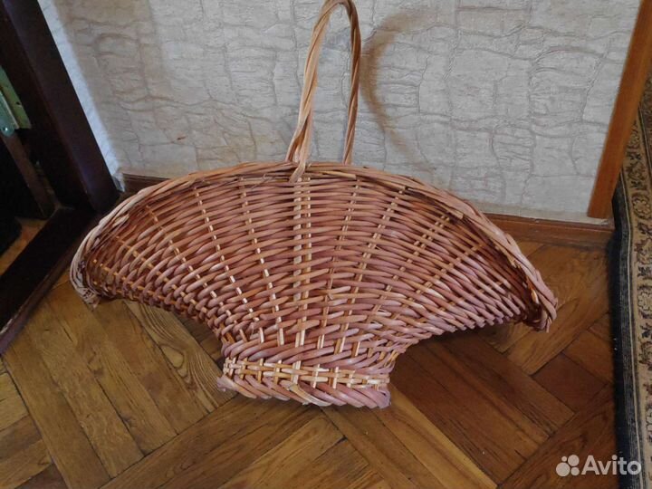 Корзина плетённая для подарков