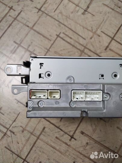 Штатная магнитола Тойота Королла е150 с рамкой