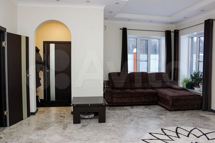 Дом 208 м² на участке 13 сот.