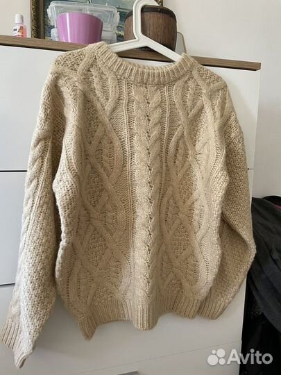 Новый шерстяной свитер