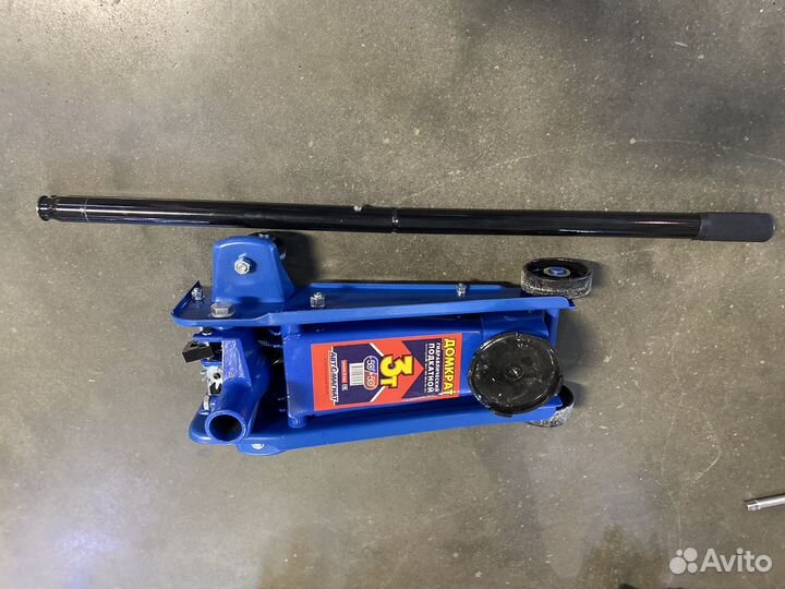 Домкрат подкатной Автомагнат 3 тонны