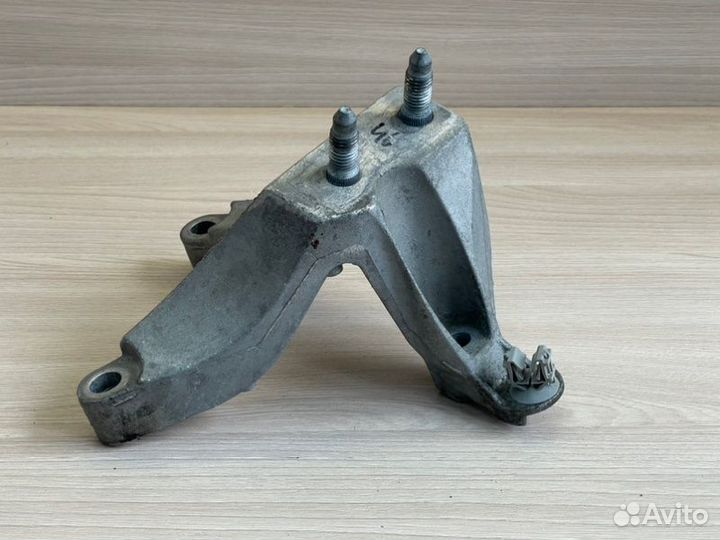 Кронштейн опоры коробки Renault Sandero Stepway
