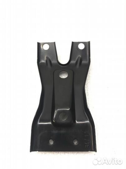 Кронштейн замка капота Volkswagen Golf 6 2010