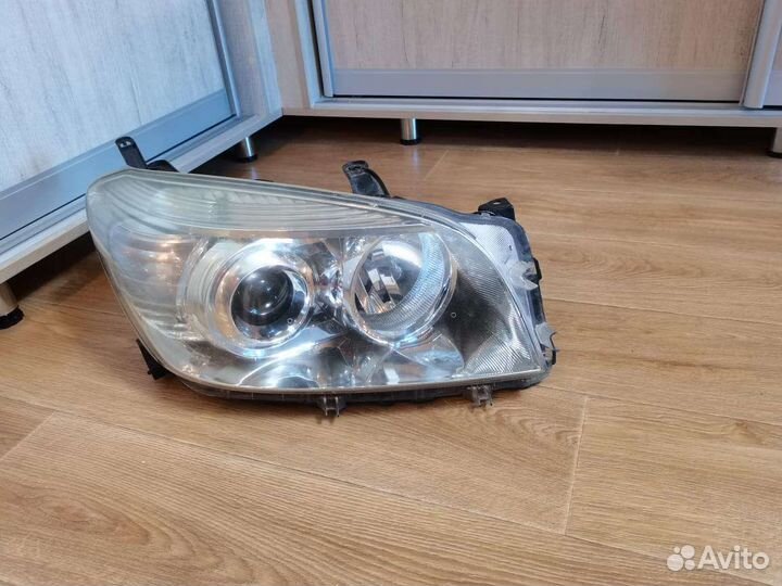 Фара правая Toyota rav 4