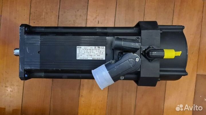 Серводвигатели. Кабель Lenze Servotechnics