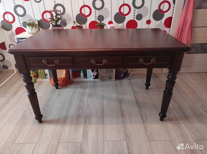 Письменный стол