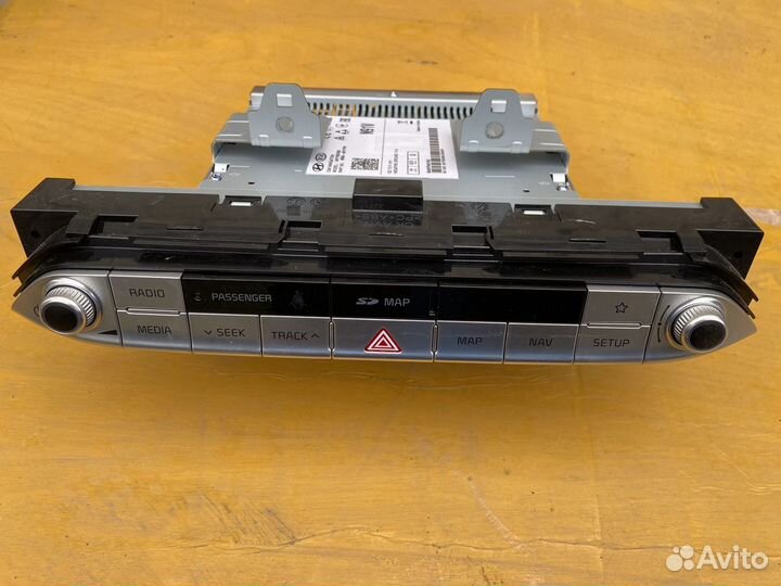 Блок управления магнитолой Kia Stinger 2018-Н.в