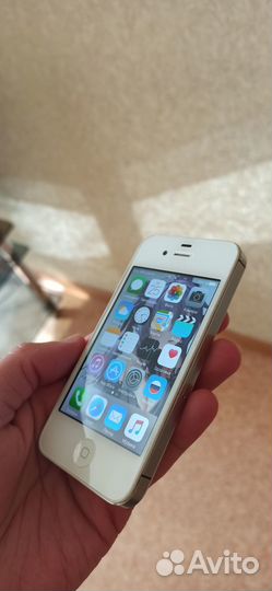 Продам iPhone 4s белый