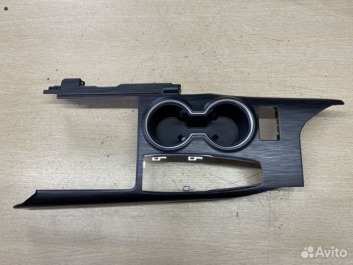 Накладка центральной консоли Toyota Camry 75