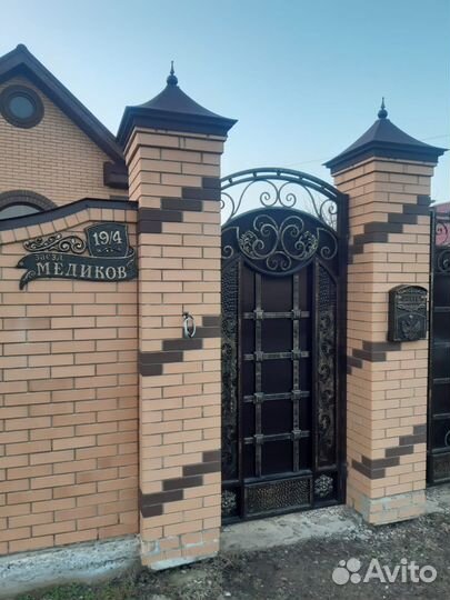 Литые рельефные адресные таблички из алюминия