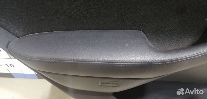 Обшивка двери задней левой Avensis II 2003-2008