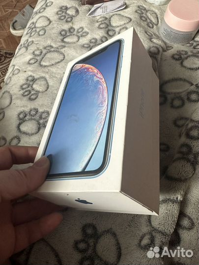 Челы и коробка iPhone xr