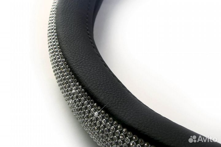 Оплетка на руль с белыми стразами