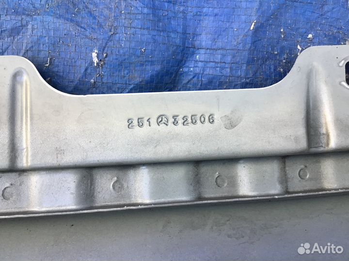 Переднее левое крыло для Мерседес Р350 06-10